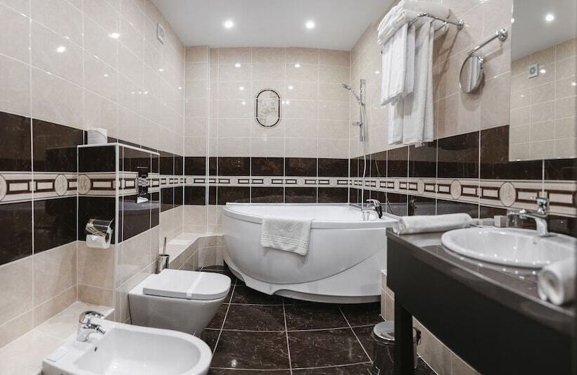 سوئیت پرزیدنت, Business Hotel Asia