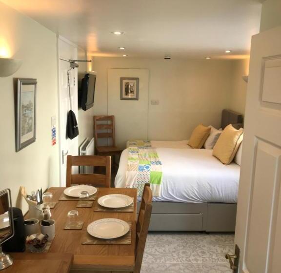 Трехместный Номер Стандарт Вид на Сад, Green Apple Bed And Breakfast