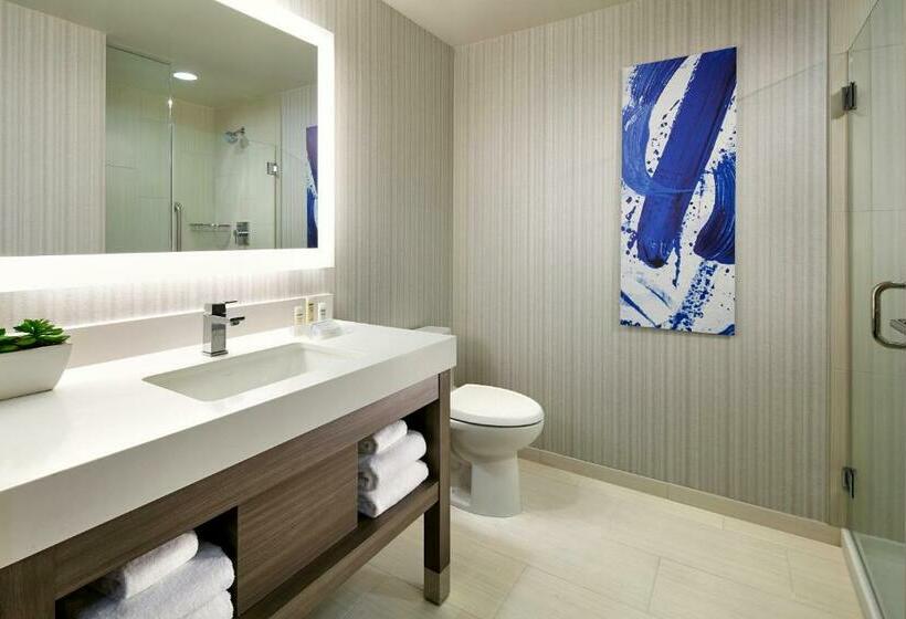 适合残疾人士使用的带超级大床的标准间, Hilton Garden Inn San Diego Downtown/bayside