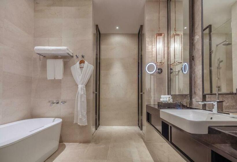 Люкс Deluxe Кровать Кинг, Hilton Haikou