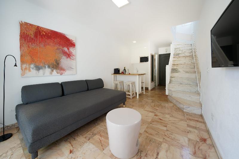 Номер Superior, The Flora Residency