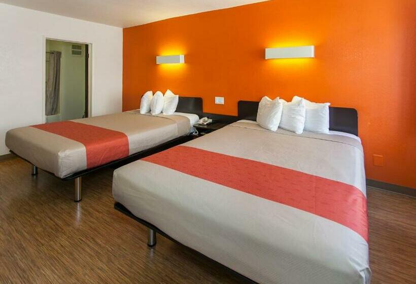 Номер Стандарт, Motel 6 Hollywood