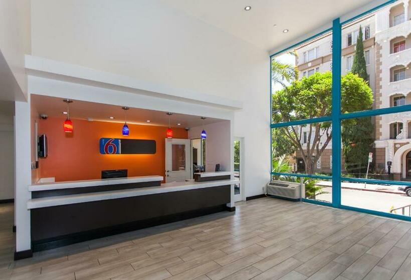 Номер Стандарт, Motel 6 Hollywood