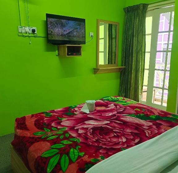 Номер Стандарт с Балконом, Ch Travellers Inn