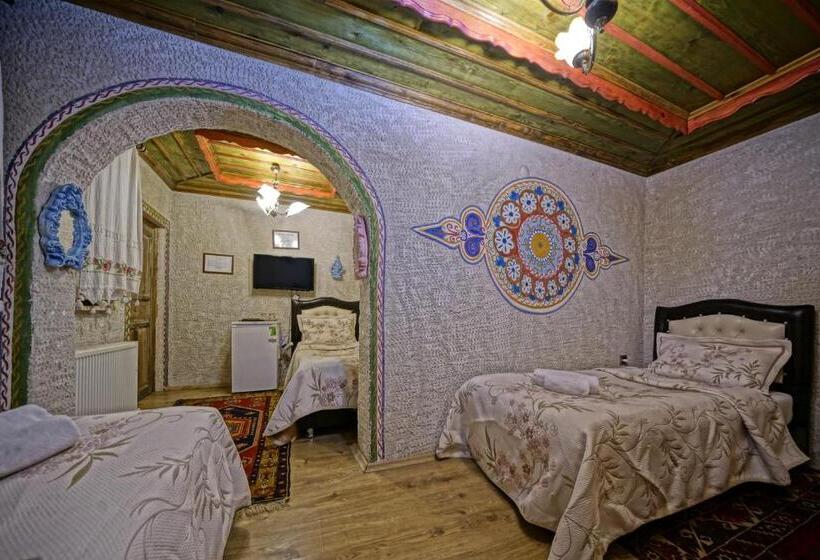 غرفة قياسية ثلاثية, Kayatas Cave Suites