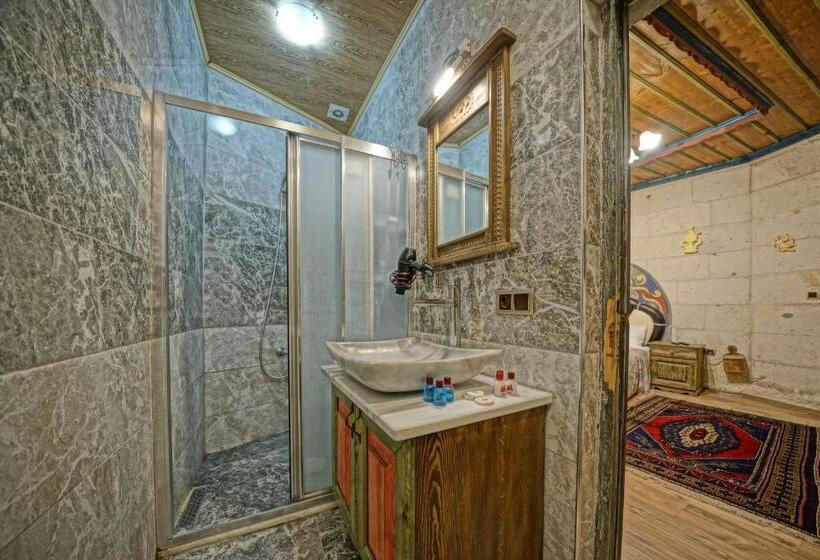 غرفة قياسية ثلاثية, Kayatas Cave Suites