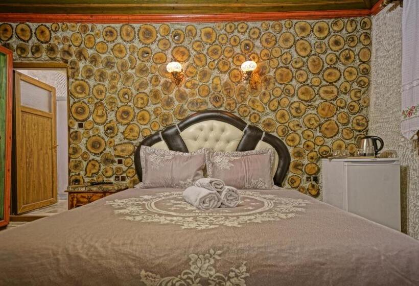 غرفة قياسية ثلاثية, Kayatas Cave Suites