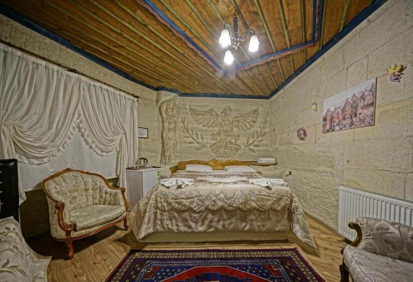 غرفة قياسية ثلاثية, Kayatas Cave Suites