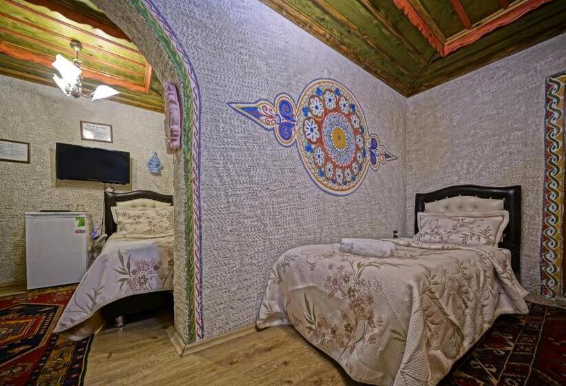 غرفة قياسية ثلاثية, Kayatas Cave Suites