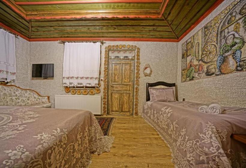غرفة قياسية ثلاثية, Kayatas Cave Suites