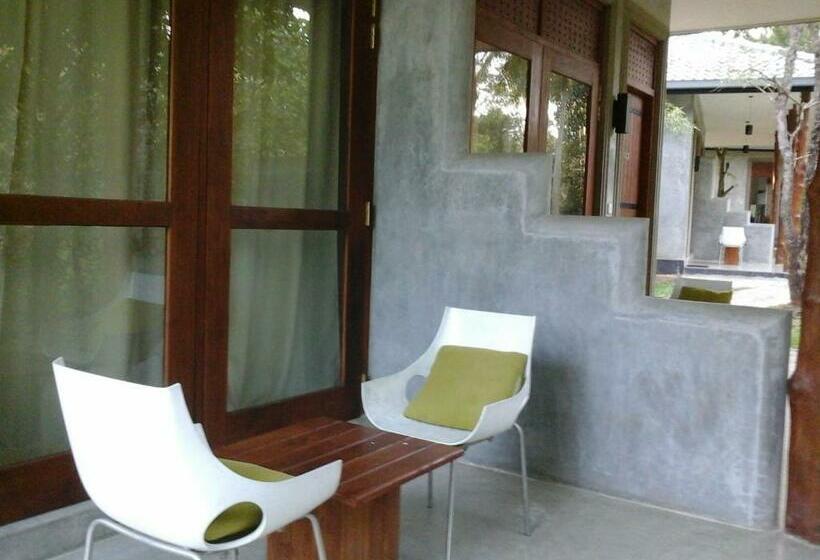اتاق لوکس سه تخته, Nil Diya Mankada Safari Lodge