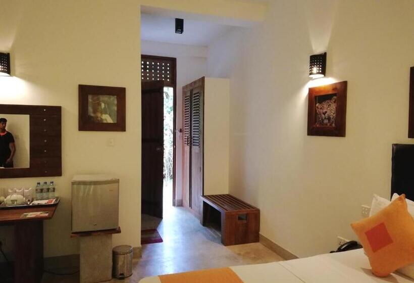 اتاق لوکس سه تخته, Nil Diya Mankada Safari Lodge