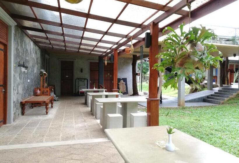 سوییت خانوادگی, Nil Diya Mankada Safari Lodge