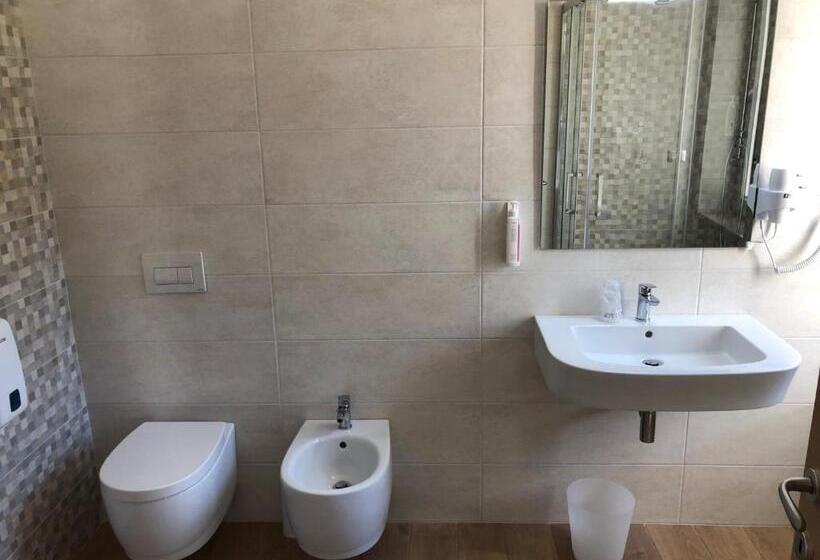 اتاق استاندارد چهار تخته, Porta Rivera