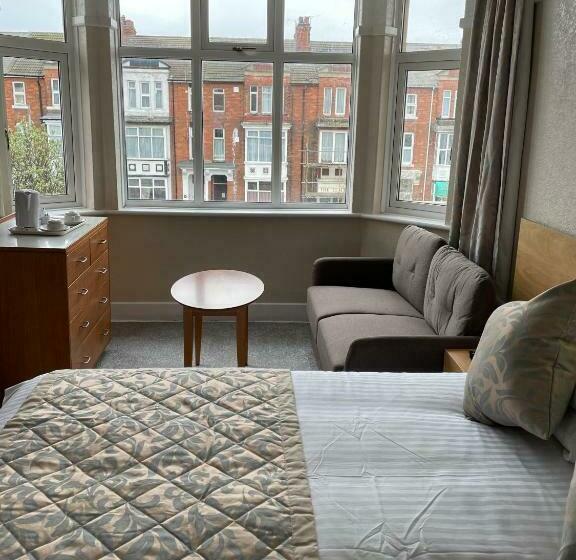 Семейный Номер, Queens Hotel, Skegness