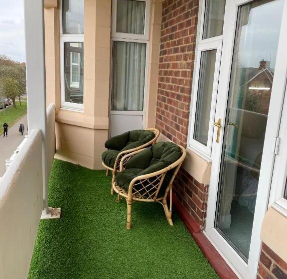 Номер Стандарт с Балконом, Queens Hotel, Skegness