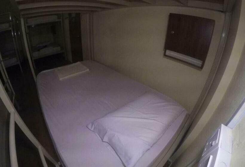 سرير فى غرفة مشتركه, Muntri House   Hostel