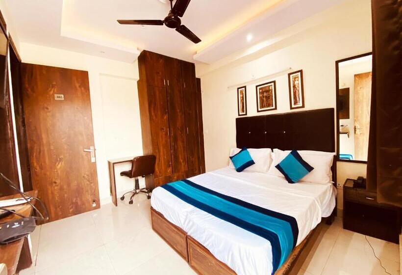 Номер Deluxe, Admire Inn Atta Market, Noida Sector 18