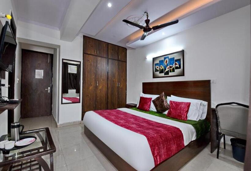 Номер Deluxe с Балконом, Admire Inn Atta Market, Noida Sector 18