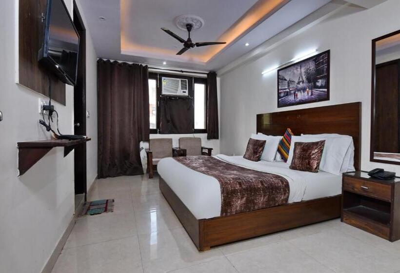 Номер Deluxe с Балконом, Admire Inn Atta Market, Noida Sector 18