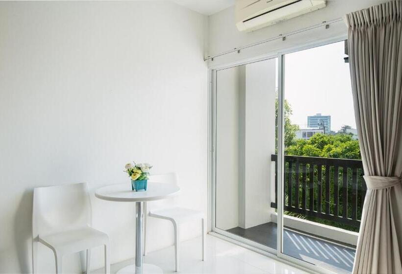 스탠다드 룸 킹사이즈 침대, Riski Residence Ngamwongwan