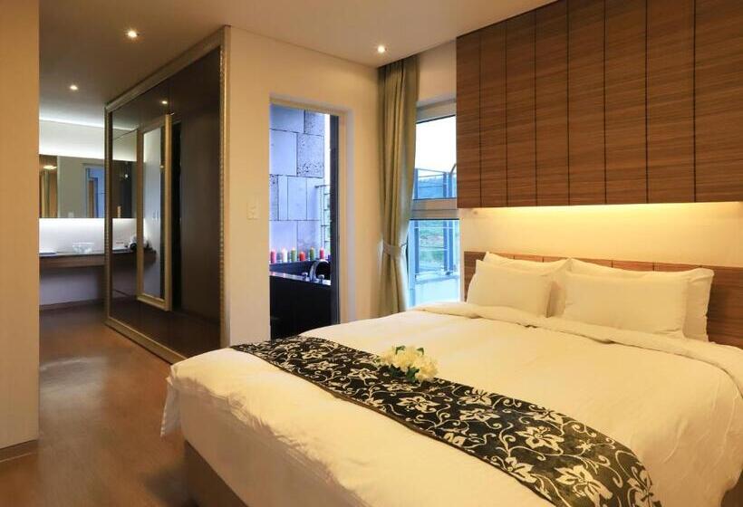Люкс с гидромассажем, Y Resort Jeju