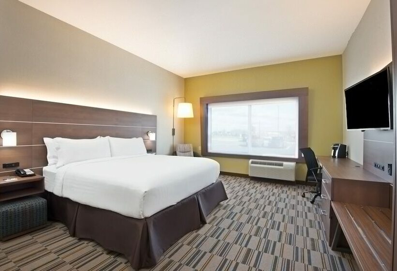 带大床的套房, Holiday Inn Express & Suites Uniontown, An Ihg