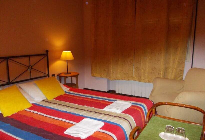 اتاق استاندارد یک تخته با سرویس بهداشتی مشترک, Travellers Lodge Bed & Rooms