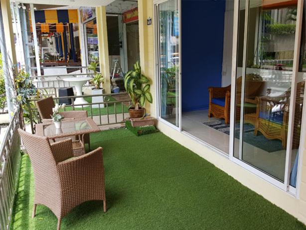 اتاق استاندارد با تراس, Oasis Guesthouse & Bar