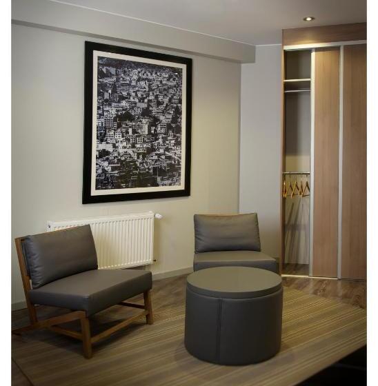 سوئیت پرزیدنت, Casa Grande Suites