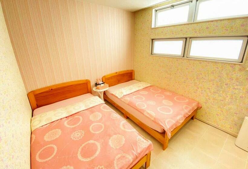 Номер Стандарт, Umioto ウミオト 夫婦 カップル 女性一人旅に大人気のナイトプール付き ゲストハウス 宮古島