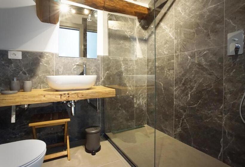 غرفة قياسية, New Moon Rooms