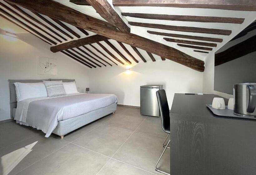 غرفة قياسية, New Moon Rooms