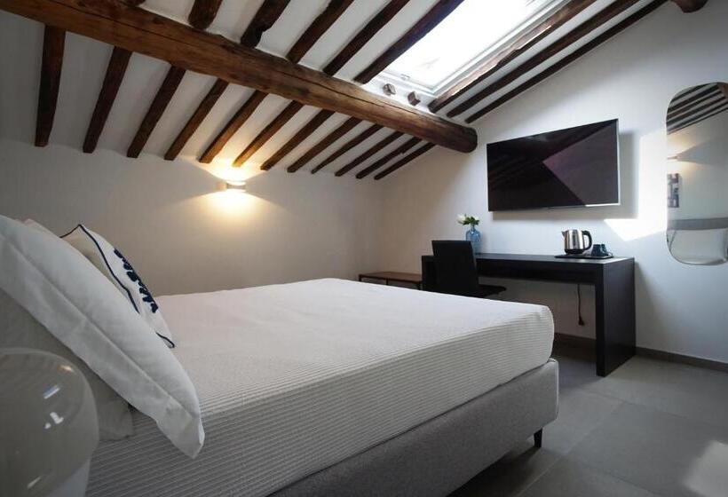 غرفة قياسية, New Moon Rooms