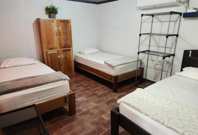 Четырехместный Номер Economy, Hostel El Pretal