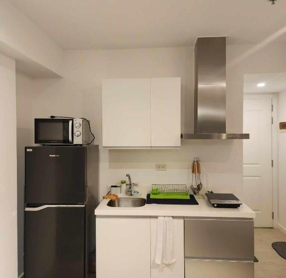 استودیوی لوکس, Azure Urban Resort Residences