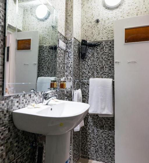 Quarto Superior, Riad Amr