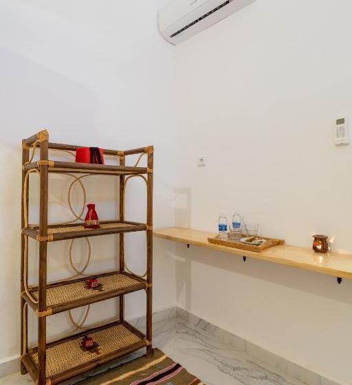 Suíte, Riad Amr