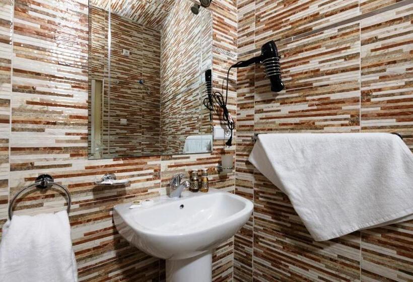 Quarto Basic, Riad Amr