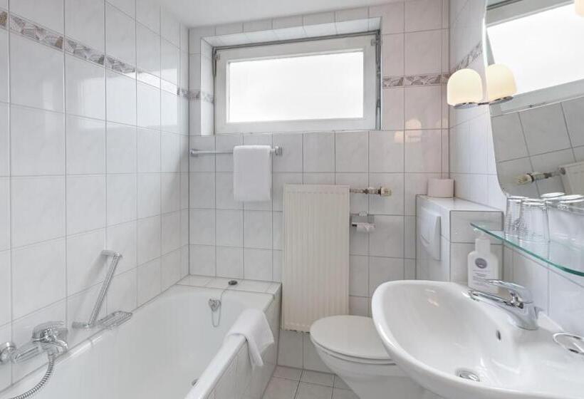 Номер Стандарт Трехместный, Bamberg Inn