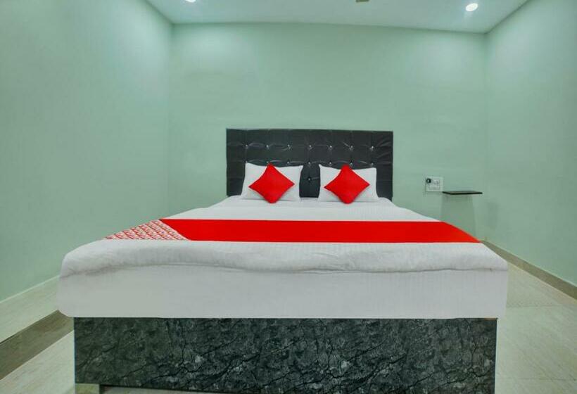 三人经典房间, Spot On Sri Datta Grand Inn