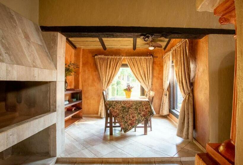 Номер Комфорт, Equeen Inn At Castle Da Angelo