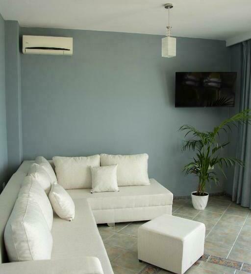 آپارتمان 1 خوابه با چشمانداز دریا, Wave Beachfront Apartments