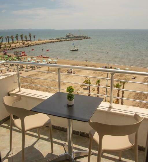 آپارتمان 1 خوابه با چشمانداز دریا, Wave Beachfront Apartments