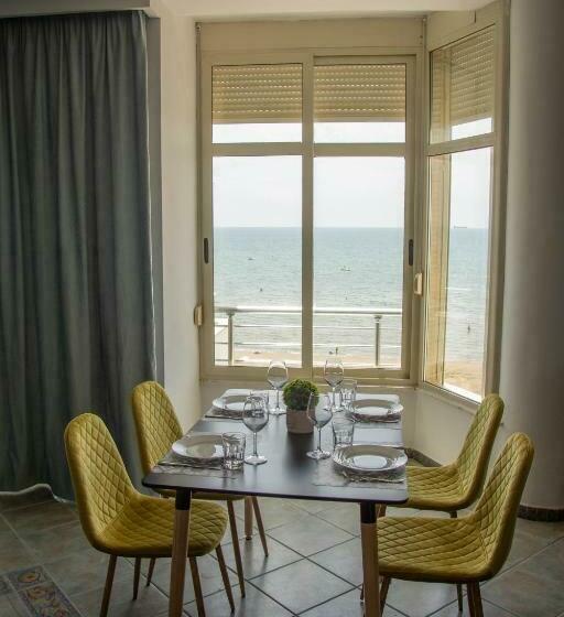 آپارتمان 1 خوابه با چشمانداز دریا, Wave Beachfront Apartments