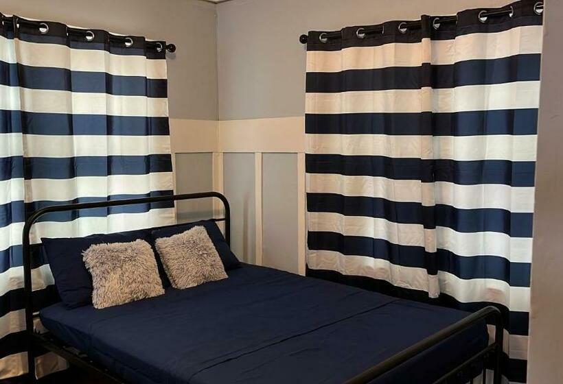 Quarto Economy, Blue Little Havana