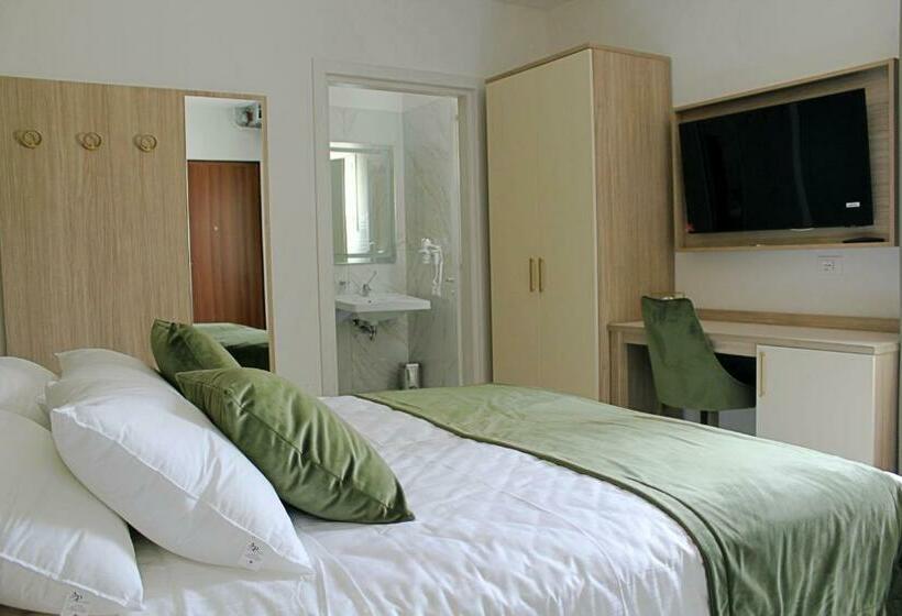 اتاق راحتی سه تخته, Grotta Saracena Resort