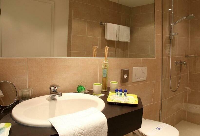 Quarto Estandar, Ante Porta Das Stadt