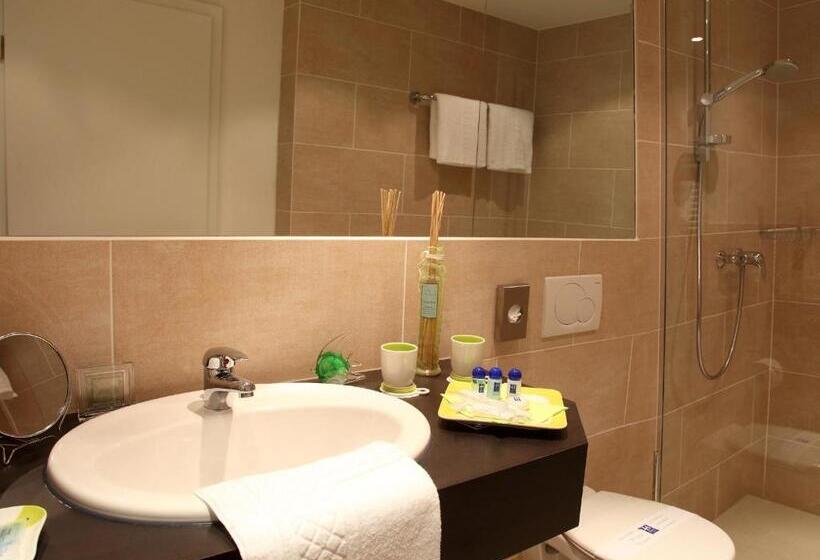 Quarto Familiar, Ante Porta Das Stadt