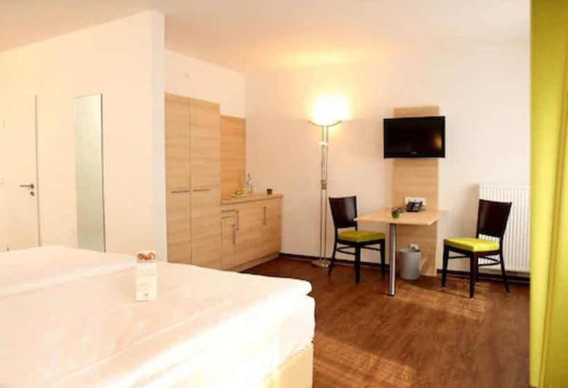 Quarto Familiar, Ante Porta Das Stadt